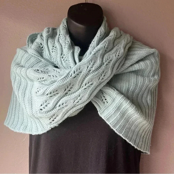 Maurices Soft Knit Infinity Scarf Wrap Dual Pattern Versatile Sage Green - Picture 3 of 8
